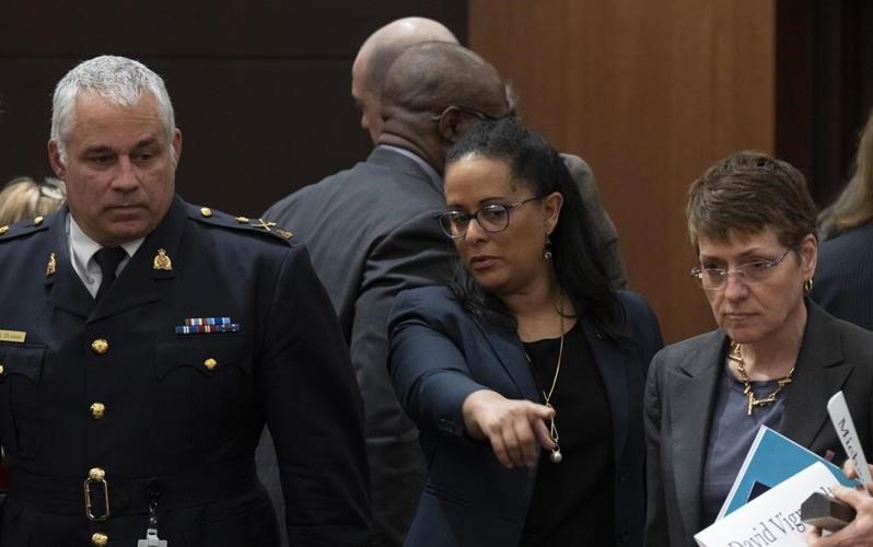 Chief cyberspy among federal officials appearing at meddling inquiry today