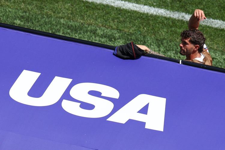 Without the injured Christian Pulisic, US beats Australia 2-0 to advance to World Cup knockout round