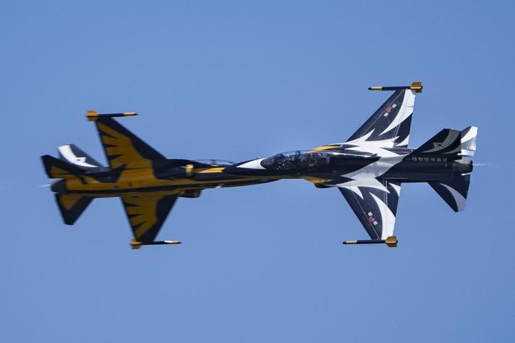 Singapore Airshow kicks off with aerial displays; Boeing and China's COMAC announce new orders