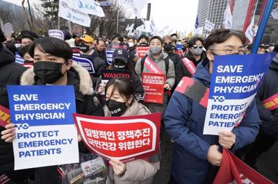 South Korea takes steps to suspend licenses of striking doctors after they refuse to end walkouts
