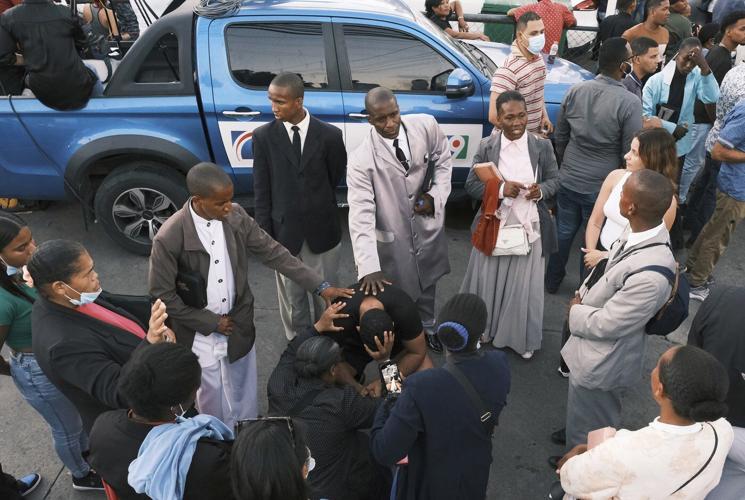 Number of dead in a roof collapse at a nightclub in Dominican Republic rises to 218