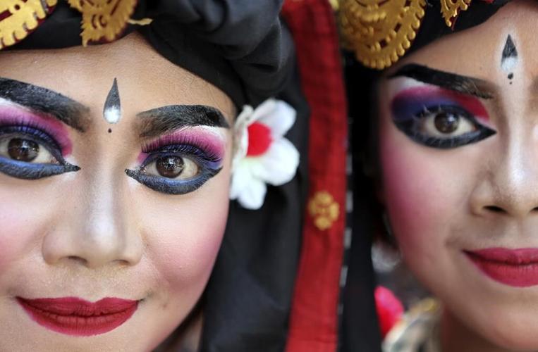 Relaxed COVID rules, deadly crowd crushes mark year in Asia
