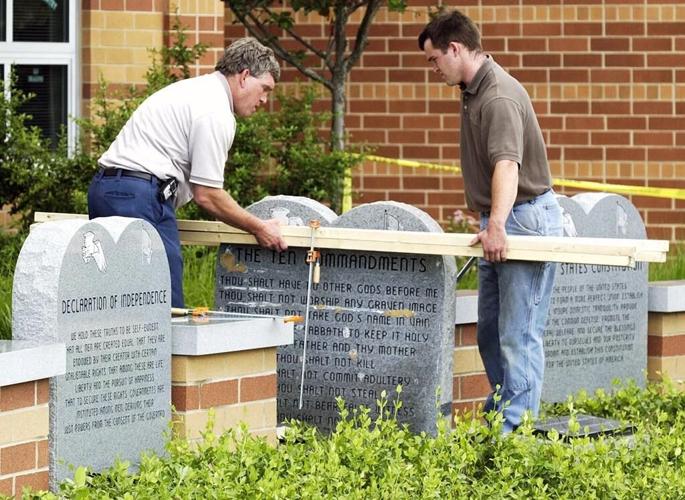New law requires all Louisiana public school classrooms to display the Ten Commandments