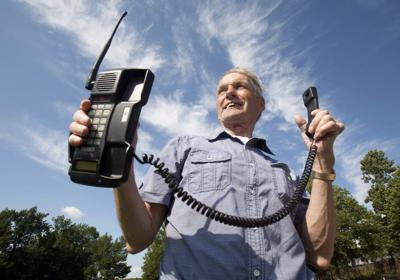 From bulky car phones to pocket computers, cellphones mark 40 years in Canada