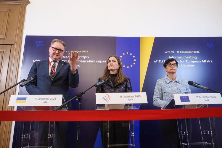 EU pushes Ukraine membership bid forward despite Hungary's objections