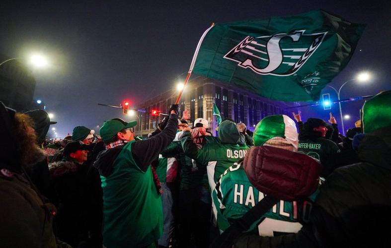 'Fan-demonium:' Saskatchewan Roughriders celebrate ending 12-year Grey Cup drought