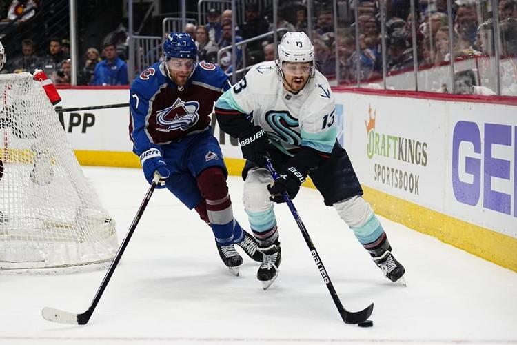 Toews scores winner, Avs rally to tie series with Kraken