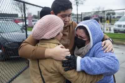 Teen arrested after entering Texas school following shooting