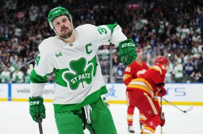 Auston Matthews, William Nylander power Maple Leafs over Flames 6-2