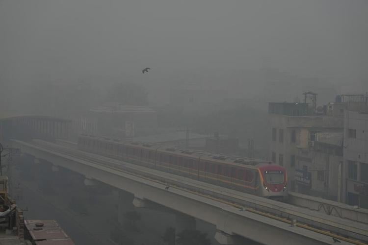 Pakistan shuts primary schools for a week in Lahore due to dangerous air quality
