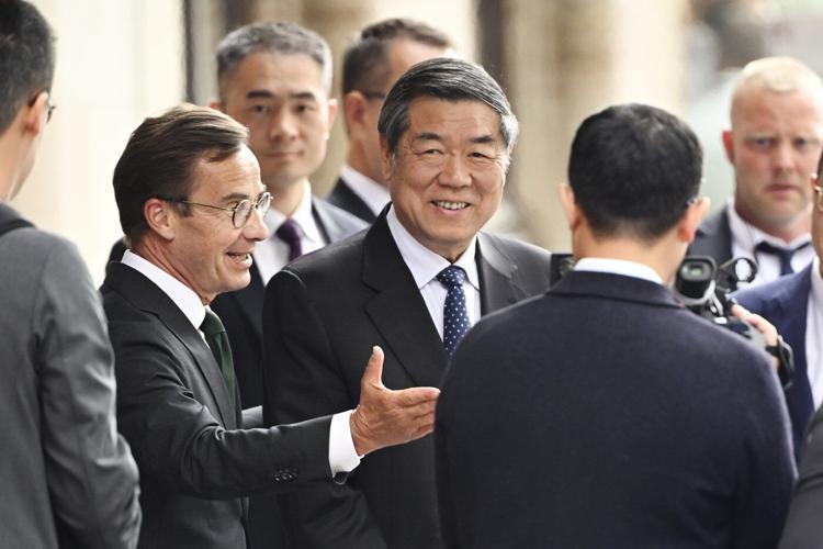 US and China officials meet in Stockholm to discuss how to ease trade tensions