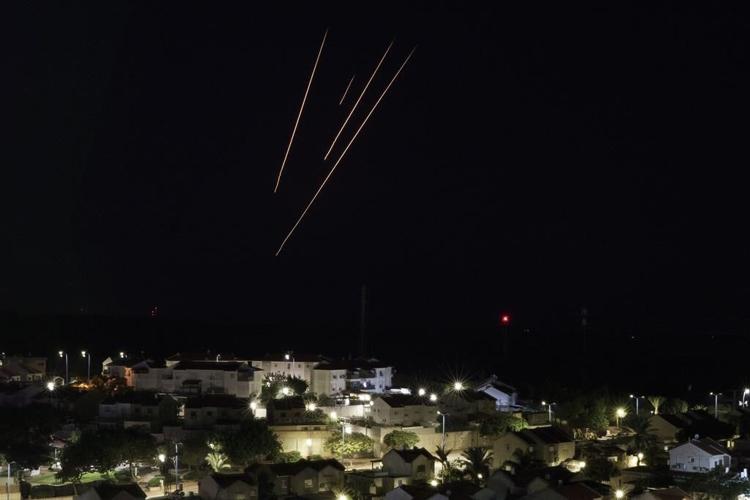 Shifa Hospital patients, staff and displaced leave the compound as Israel strikes targets in south