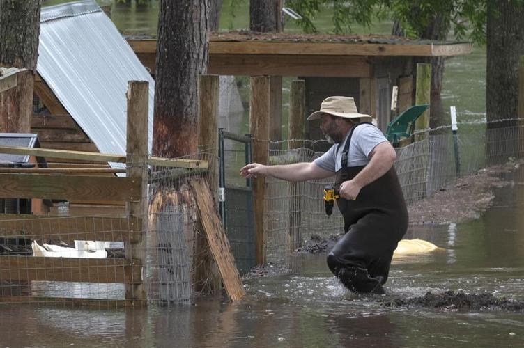 Heavy rains ease around Houston but flooding remains after hundreds of rescues and evacuations