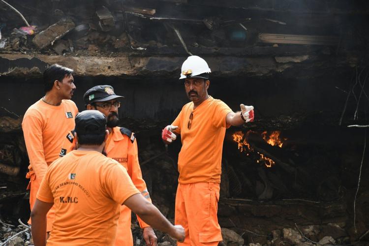 Rescuers recover more bodies from Karachi shopping plaza fire as death toll rises to 15