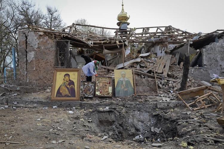 Dozens of POWs freed as Ukraine marks Orthodox Easter