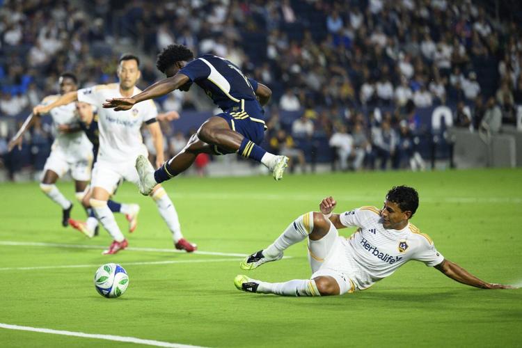 Paintsil scores twice as lowly Galaxy whip Whitecaps 3-0