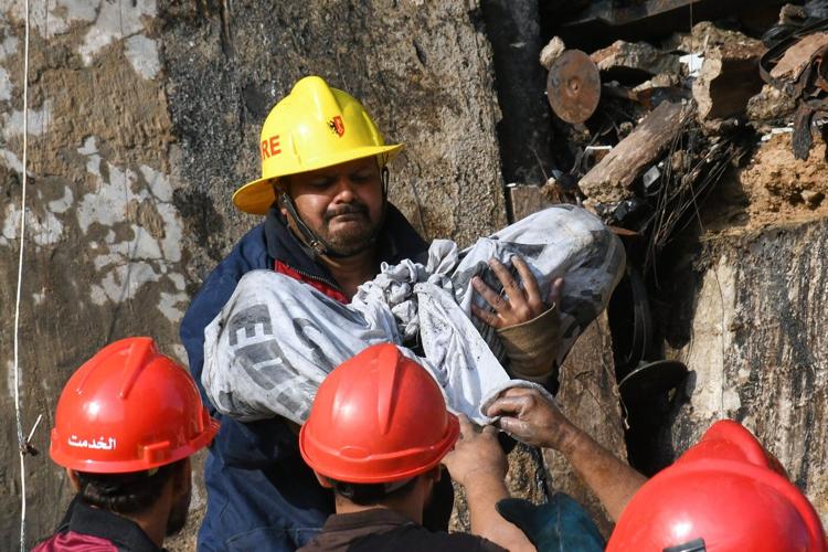 Rescuers race to recover bodies after massive Karachi shopping plaza fire, in photos