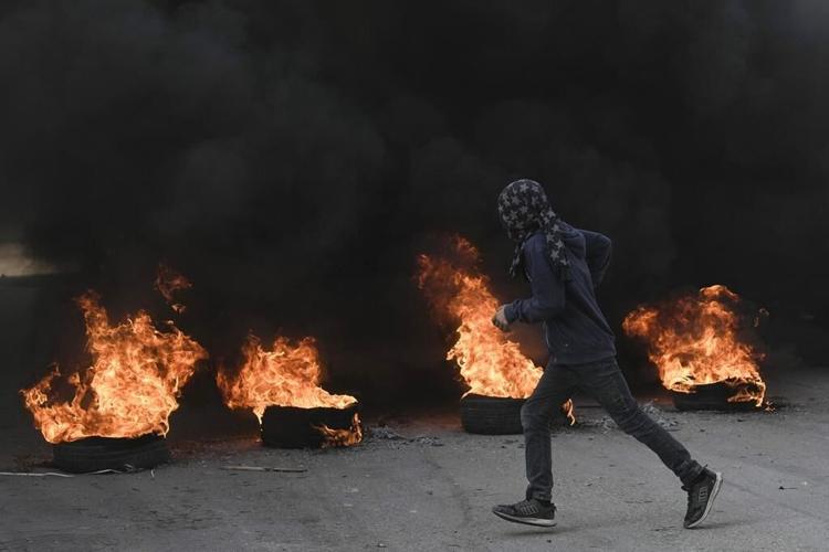 Palestinians: Israeli troops kill 10 in West Bank violence
