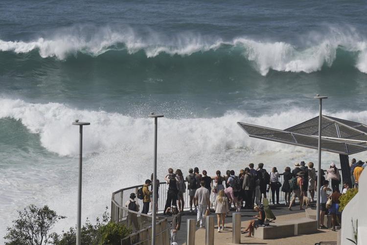 High waves cause damage on Sydney waterfront