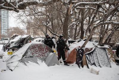 Démantèlement d'un campement: 3 personnes, dont une journaliste, arrêtées à Edmonton