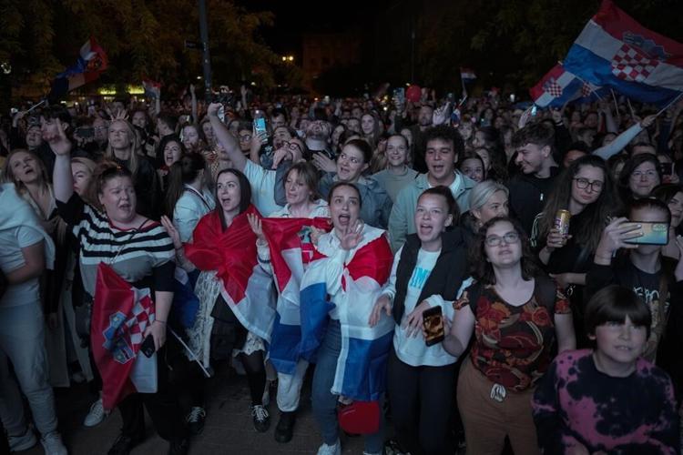 Swiss fans get ready to welcome Eurovision winner Nemo back home