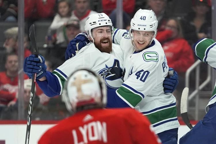 Walman scores on penalty shot in OT to give Red Wings 4-3 win over Canucks