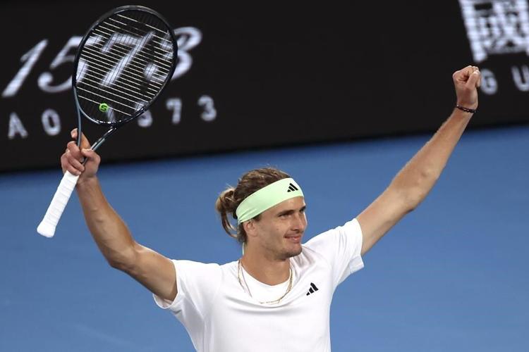 Protester throws papers on court, briefly disrupts Australian Open match between Zverev and Norrie