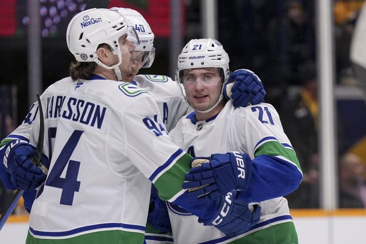 Linus Karlsson gets 1st NHL goal as Canucks beat Predators 3-1