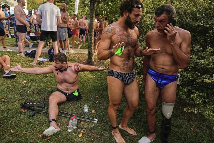 Ukrainian veterans' inspiring Bosphorus swim on Independence Day, in photos