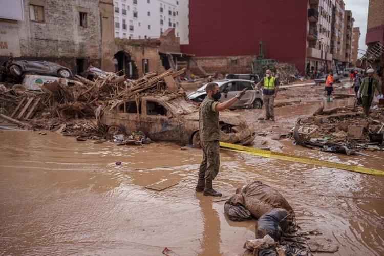 Heavy rains in Barcelona disrupt rail service as troops search for more flood victims in Valencia