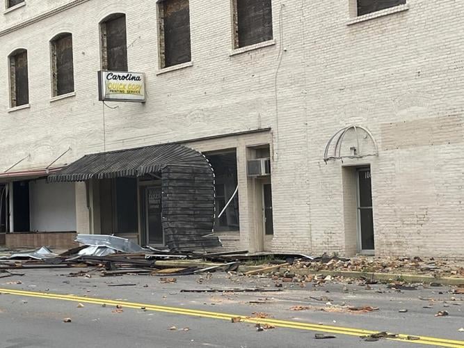 Severe storms in the Southeast US leave 1 dead and cause widespread power outages