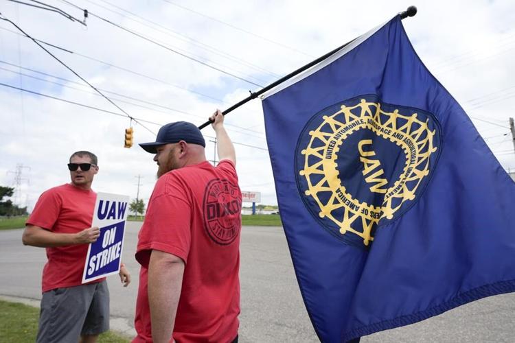 United Auto Workers strikes spread as 7,000 more workers at two plants join the picket line