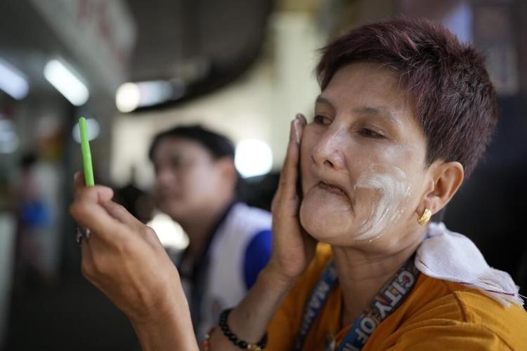 Philippines students are told to stay home as Southeast Asia copes with a sweltering heat wave