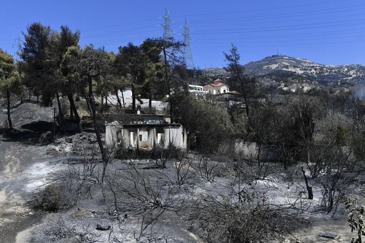 Crews battle scattered fires in Athens suburbs, helped by calmer winds and reinforcements