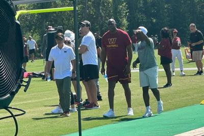Magic Johnson meets with Washington Commanders players for the first time