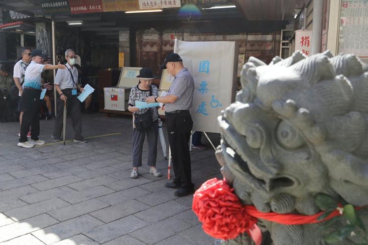 Taiwan's main opposition party elects new leader in a race clouded by claims of China meddling