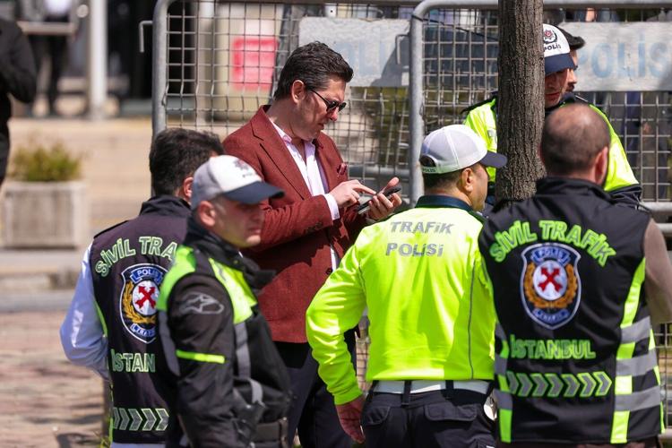 Gunmen attack building housing Israeli Consulate in Istanbul