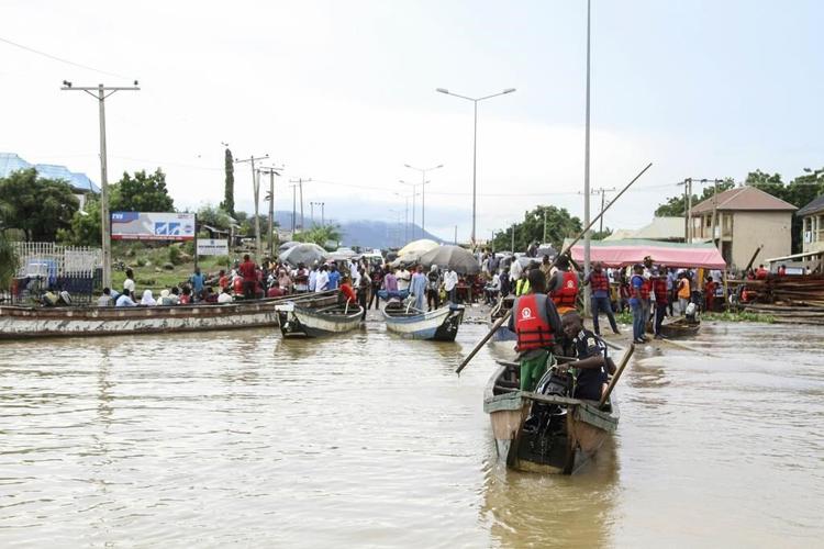 Nigeria races to assist flood victims; death toll tops 600