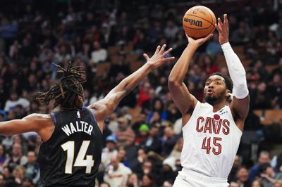 Eastern Conference-leading Cleveland Cavaliers clobber Toronto Raptors 131-108