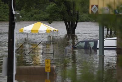 Extreme weather, U.S. funding cuts add pressure for Canada's weather service: report