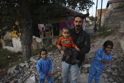 Rights group: Turkey forces hundreds to return to Syria