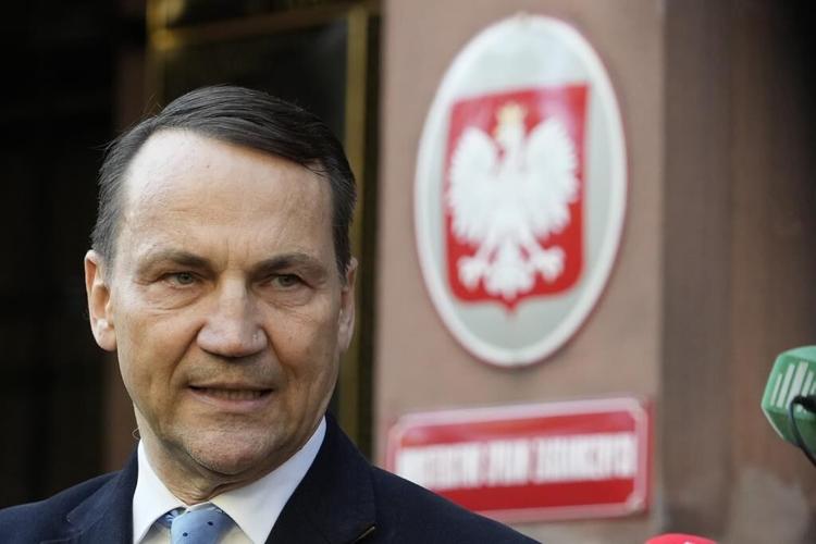 Poland alleges Russian sabotage and is closing one of Moscow's consulates