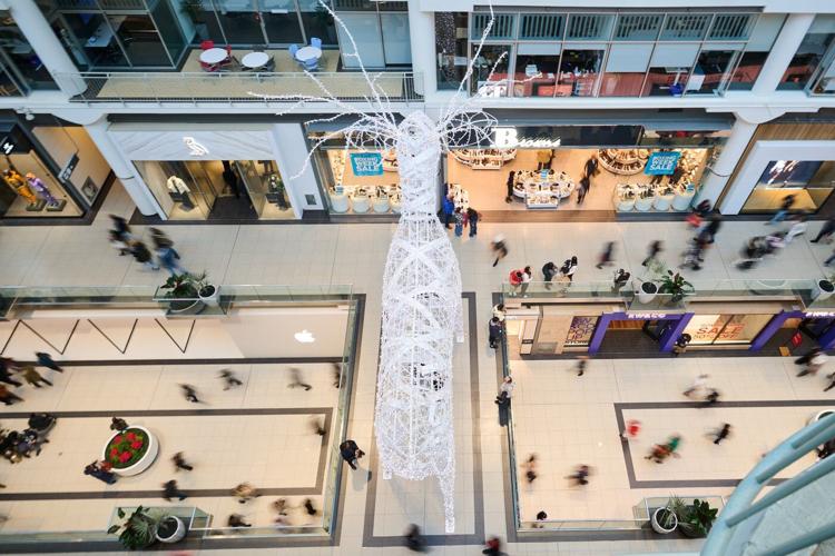 Boxing Day draws shoppers despite poor weather in Toronto, much of Ontario