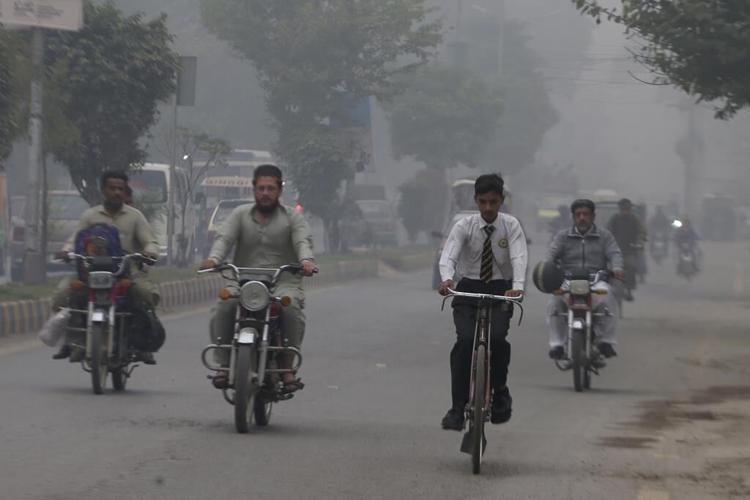 UN warns that toxic smog in Pakistan's Punjab province is endangering children