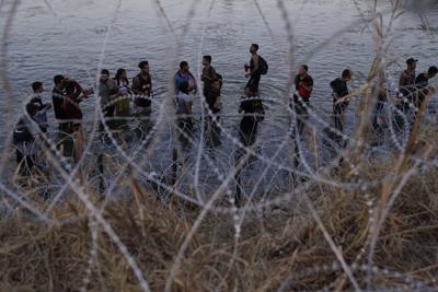 Justice Department moves to drop lawsuit that would allow Texas police to arrest migrants