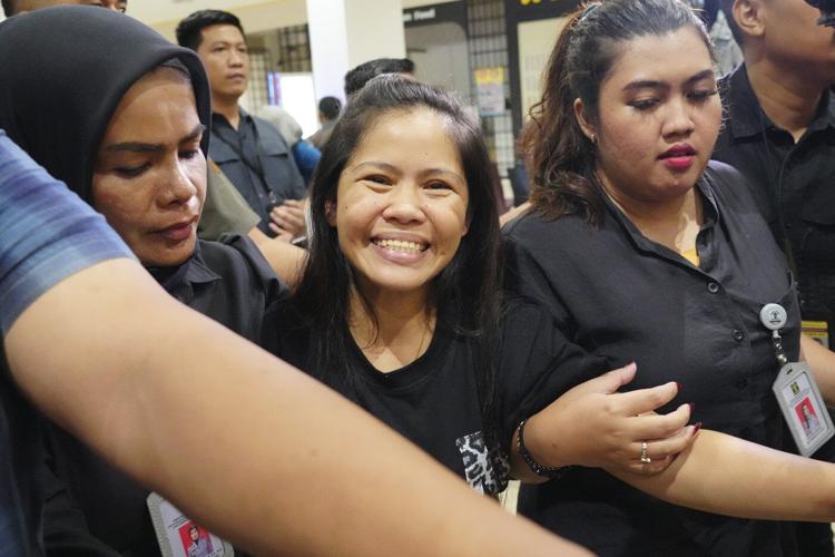 Filipina who won a last-minute reprieve from an Indonesian firing squad is returning home