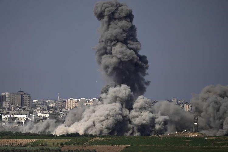Live updates | Hamas frees 2 American hostages, even as Israel airstrikes continue in southern Gaza