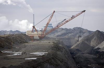 Saskatchewan government plans to extend life of coal plants: Minister