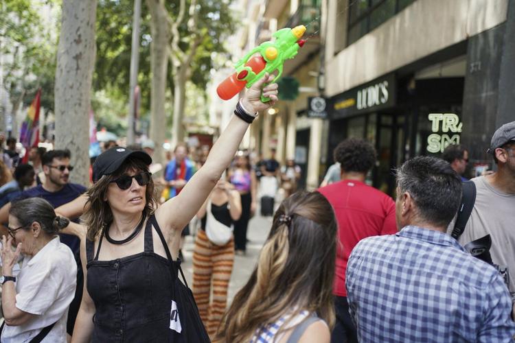 Spaniards turn water pistols on visitors in Barcelona and Mallorca to protest mass tourism