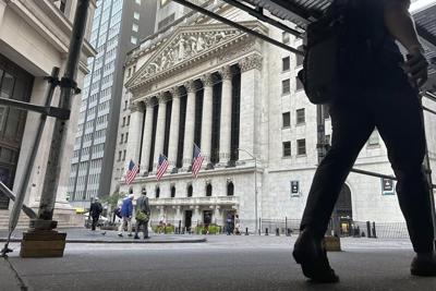 Stock market today: Wall Street ends higher to snap a 4-day losing streak